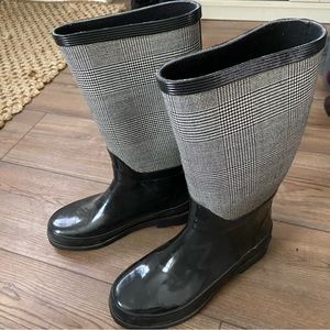 Black Rubber Rainboots